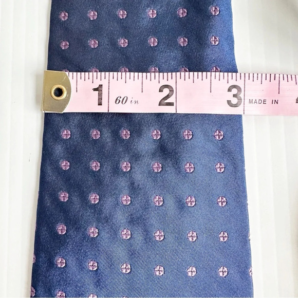Brooks Brothers 346 Pure Silk Tie Blue with Small Purple Flowers Made In USA - Picture 7 of 7